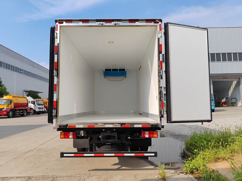  HOWO 4x2 refrigerated truck