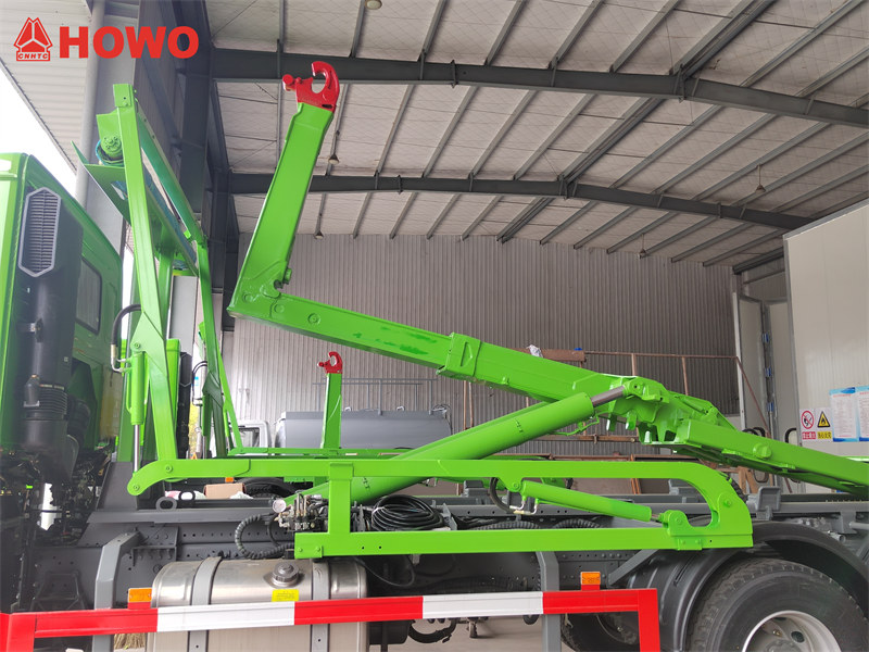 HOWO hook loader truck with 26tons hook device