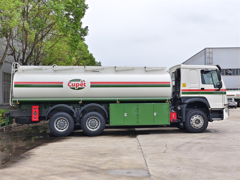 HOWO 20000L fuel bowser trucks