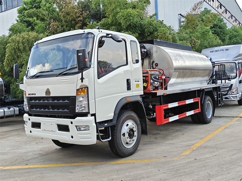 HOWO 4x2 5000L intelligent Asphalt distribution truck