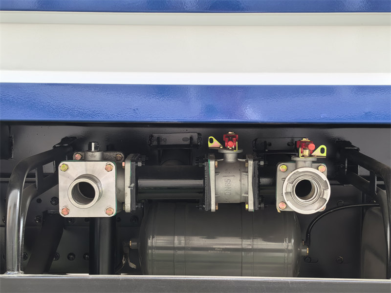 HOWO 18000 liters water spraying truck