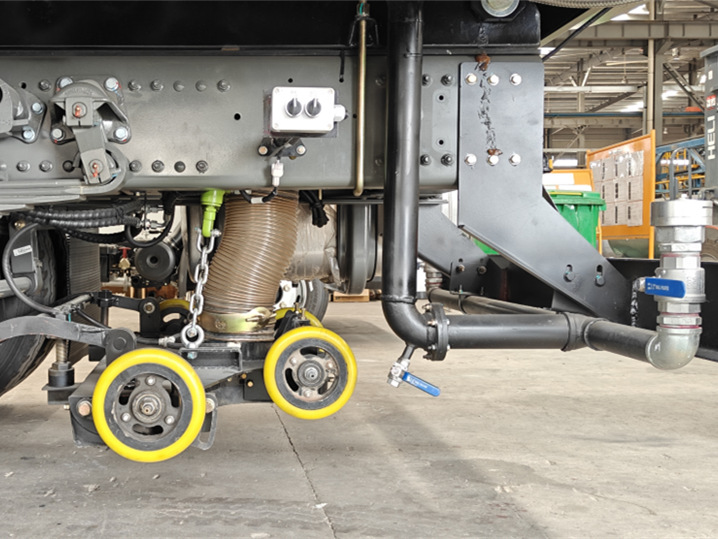 Howo road sweeper truck
