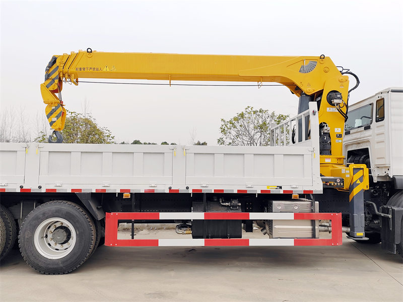 Howo 20 ton crane truck