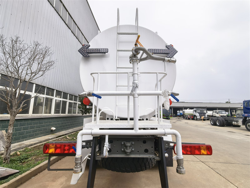 Howo water tank truck