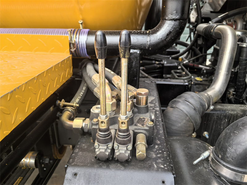 Hydraulic operate valve