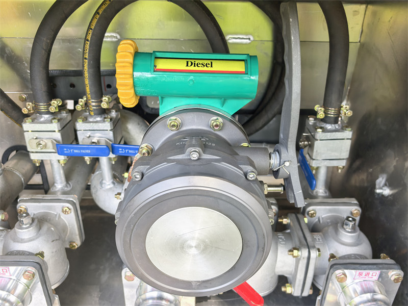 HOWO TX 20000L fuel tank truck