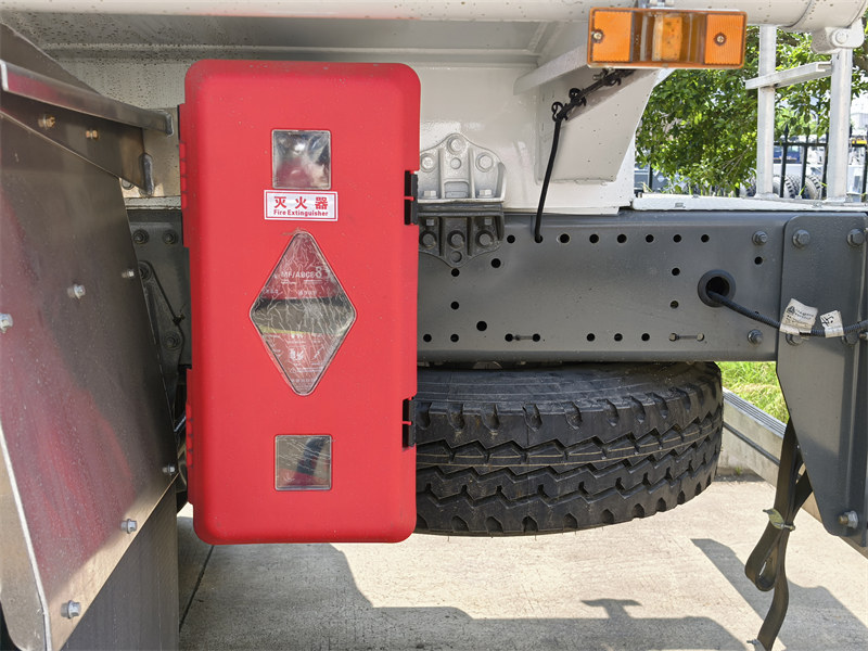 HOWO TX 20000L fuel tank truck