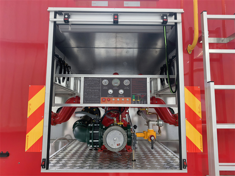 HOWO 5cbm foam water tank fire engine